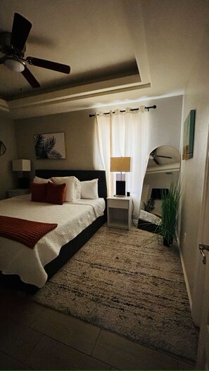 Iron/ironing board, WiFi, bed sheets - Blue Haven 3BD/2BA King Bed Family Stay, NearUTRGV (Edinburg)