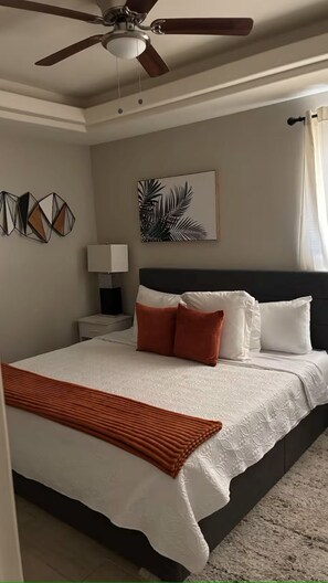 Iron/ironing board, WiFi, bed sheets - Blue Haven 3BD/2BA King Bed Family Stay, NearUTRGV (Edinburg)