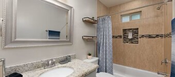 Blue Haven 3BD/2BA King Bed Family Stay, NearUTRGV