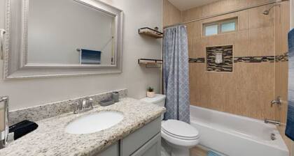 Blue Haven 3BD/2BA King Bed Family Stay, NearUTRGV