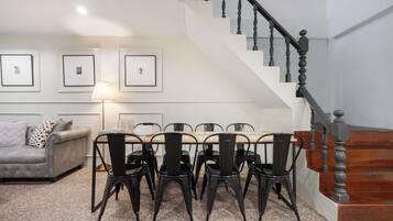 Comfort Room, Garden View | Dining