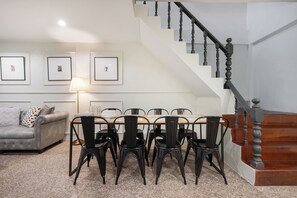 Comfort Room, Garden View | Dining - Arun Sa Wad House Sukhumvit 2 Guests (Bangkok)