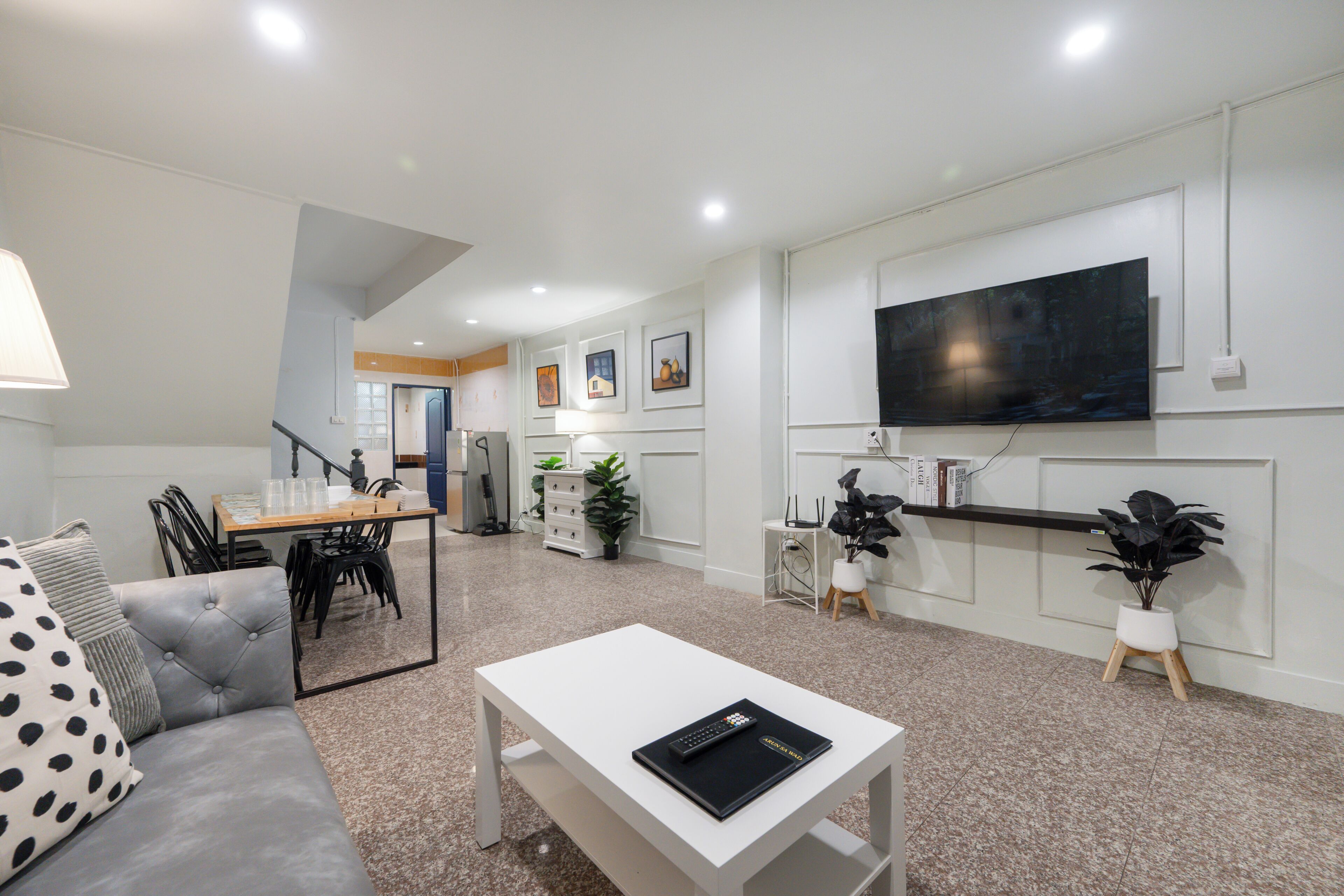 Comfort Room, Garden View | Living area