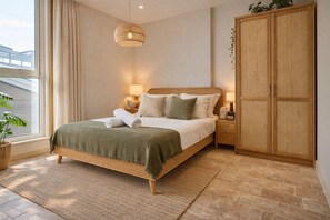 Tabla de planchar con plancha, wifi y ropa de cama 