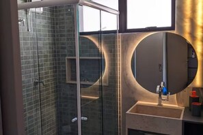 Shower, hair dryer, towels, soap - FSuits Pipa automated home (Tibau do Sul)