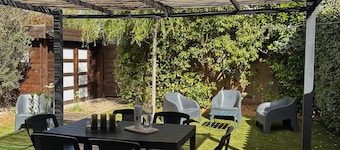 House with sea access for 5 people with garden