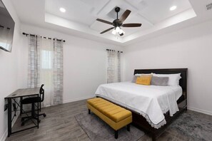 Iron/ironing board, WiFi, bed sheets - The Spacious Nest 3BR/2BA,King Bed,Near Hospital (Edinburg)