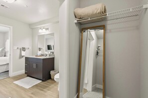 Shower, hair dryer, towels, shampoo - Warrior Overlook at Watercress | 3BR Riverfront (Tuscaloosa)