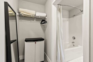 Shower, hair dryer, towels, shampoo - Warrior Overlook at Watercress | 3BR Riverfront (Tuscaloosa)
