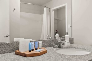 Shower, hair dryer, towels, shampoo - Warrior Overlook at Watercress | 3BR Riverfront (Tuscaloosa)