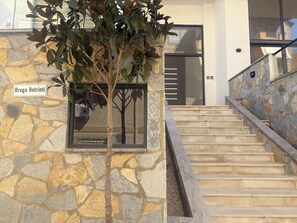 Exterior detail - GoldApartment  (Sarandë)