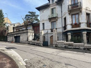 Exterior - Renovated city center apartment with terrace (Aix-les-Bains)