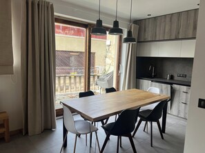 Dining - Renovated city center apartment with terrace (Aix-les-Bains)