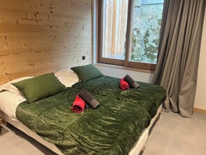 Room - Renovated city center apartment with terrace (Aix-les-Bains)