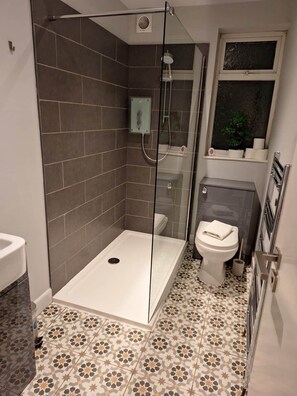 Bathroom - The Southport Seaside Snug - Suite 6 (Southport)