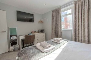 2 bedrooms, free WiFi, bed sheets - The Southport Seaside Snug - Suite 6 (Southport)