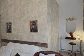 Iron/ironing board, WiFi, bed sheets - City center apartment near the train station (Compiègne)
