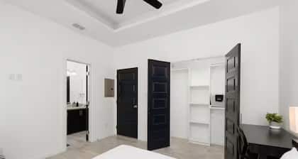 Furnished 2BR/2BA Monthly • King Bed • Workspace + Laundry • Near Hospitals