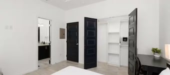 Furnished 2BR/2BA Monthly • King Bed • Workspace + Laundry • Near Hospitals
