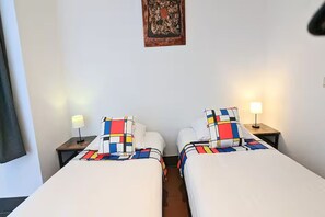 5 bedrooms, desk, iron/ironing board, free WiFi - Spacious 5-bedroom apartment next to Nieuwmarkt Square in Central Amsterdam (Amsterdam)