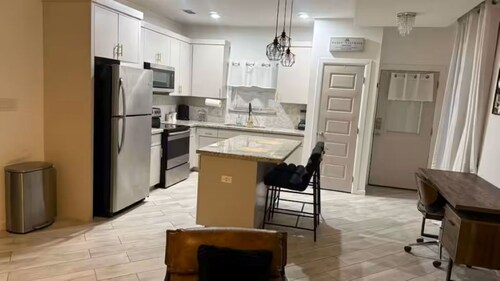 Furnished 2BR/2BA Monthly • King Bed • Workspace + Backyard • Near Hospitals