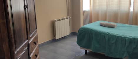 Twin Room, Shared Bathroom