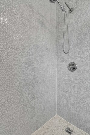 Shower, hair dryer, towels, shampoo - Causeway House | Coastal 2BR Stay (Bay Harbor Islands)