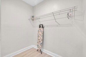 Interior - Bright 2BR in Bay Harbor Islands near beach, dining, and shopping (Bay Harbor Islands)