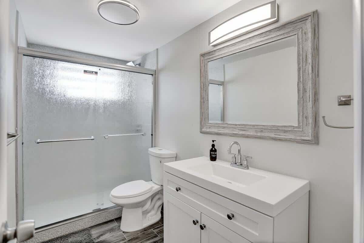Shower, hair dryer, towels, shampoo