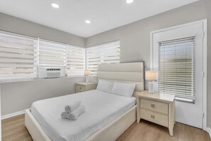 2 bedrooms, iron/ironing board, travel cot, free WiFi - Chic 2BR in Bay Harbor Islands near beach, shopping, and dining (Bay Harbor Islands)