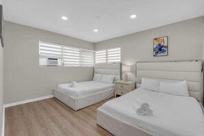 2 habitaciones, tabla de planchar con plancha y cuna de viaje 
