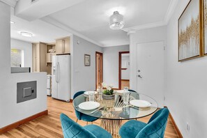 Dining - Bright 1BR in Bay Harbor Islands near beach, Bal Harbour Shops, and dining (Bay Harbor Islands)
