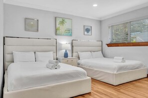 1 bedroom, iron/ironing board, travel cot, free WiFi - Bright 1BR in Bay Harbor Islands near beach, Bal Harbour Shops, and dining (Bay Harbor Islands)