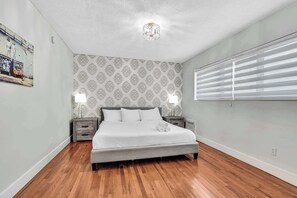 1 bedroom, iron/ironing board, travel cot, free WiFi - Cozy 1BR in Bay Harbor Islands near beach, Bal Harbour Shops, and dining (Bay Harbor Islands)