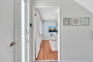 Interior - Cozy 1BR in Bay Harbor Islands near beach, Bal Harbour Shops, and dining (Bay Harbor Islands)