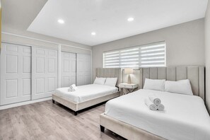 2 bedrooms, travel cot, free WiFi - Broadview Cay | Sunny 2BR Escape (Bay Harbor Islands)