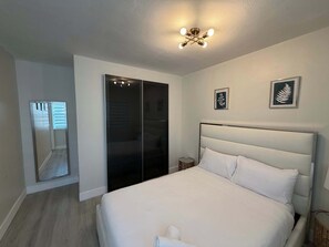 2 chambres, fer et planche à repasser, lit parapluie, Wi-Fi gratuit