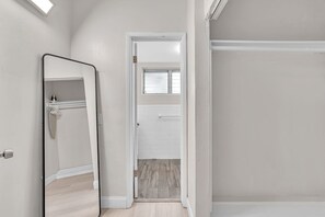 Shower, hair dryer, towels, soap - Spacious 2BR in Bay Harbor Islands near beach, Bal Harbour Shops, and dining (Bay Harbor Islands)