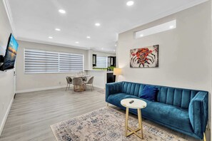Smart TV, offices - Elegant 2BR in Bay Harbor Islands near beach, Bal Harbour Shops, and dining (Bay Harbor Islands)