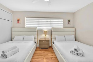 1 bedroom, iron/ironing board, travel cot, free WiFi - Calusa Cove | Charming 1BR Stay (Bay Harbor Islands)