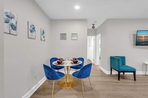 Dining - Boutique 2BR in Bay Harbor Islands close to beach, shops, and dining (Bay Harbor Islands)