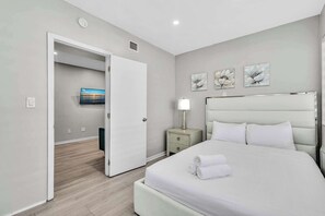 2 bedrooms, iron/ironing board, travel cot, free WiFi - Surfside 2BR with pool near beach, shops, and dining (Bay Harbor Islands)