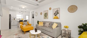 Oasis Modern 2BR/2BA. Free Parking. WiFi. Gated