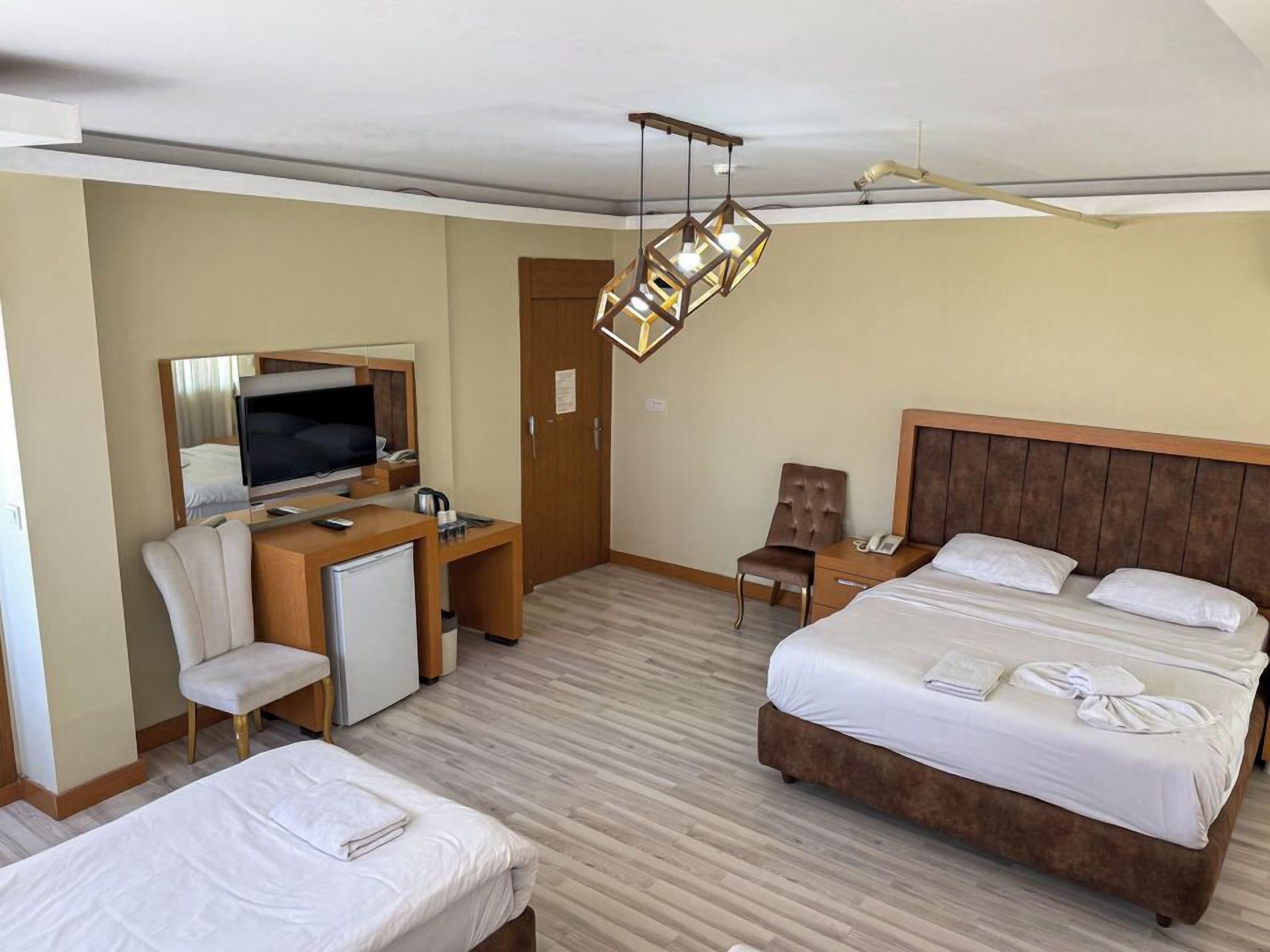 Aile Odasi | In-room safe, iron/ironing board, free WiFi, bed sheets