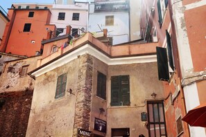 Exterior detail - 'Charlot' Room in Vernazza Center, Wi-Fi and Air Conditioning (Vernazza)