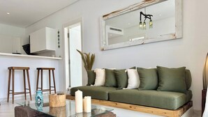 Íbúð - 2 svefnherbergi - reykherbergi - svalir | Stofa