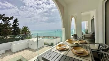 Apartamento, 2 habitaciones, fumadores, balcón | Restaurante al aire libre