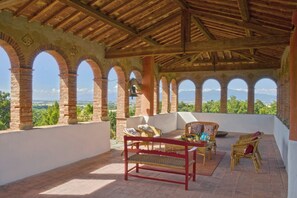 Terrace/patio - Villa Gioli, Historic Tuscan Villa with Pool & Private Park (Toscana)