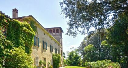 Villa Gioli, Historic Tuscan Villa with Pool & Private Park