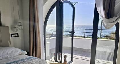 Presidential Suite in Seafront Luxury Villa